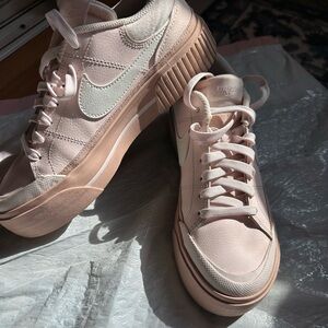 Nike court legacy lift soft pink